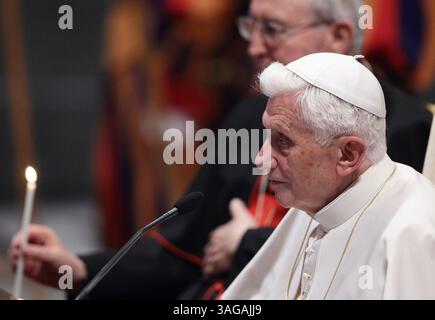 11. Juni 2012 – Rom, Italien – Papst BENEDIKT XVI. Eröffnete den kirchlichen Konvent der Diözese rom in der Johanniskirche in Laterano. (Bild: © Evandro Inetti/ZUMAPRESS.com) Stockfoto