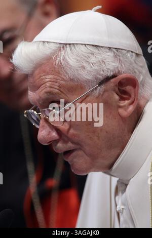 11. Juni 2012 – Rom, Italien – Papst BENEDIKT XVI. Eröffnete den kirchlichen Konvent der Diözese rom in der Johanniskirche in Laterano. (Bild: © Evandro Inetti/ZUMAPRESS.com) Stockfoto