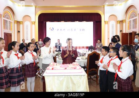 Peking, China. April 2025. Tie Ning, stellvertretender Vorsitzender des Ständigen Ausschusses des Nationalen Volkskongresses, nimmt an einer China-Thailand-Freundschaftsveranstaltung Teil und trifft sich am 8. April 2025 mit Prinzessin Maha Chakri Sirindhorn vom Königreich Thailand in Peking, der Hauptstadt Chinas. Quelle: Yao Dawei/Xinhua/Alamy Live News Stockfoto