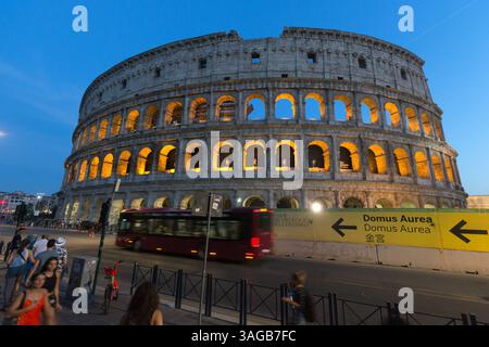 Rom, Latium, Italien, ITA - Kolosseum in der Abenddaemmerung 13.09.2021, Rom, Latium, Italien, ITA - Kolosseum in der Abenddaemmerung. Rom Latium Italien *** Rom, Latium, Italien, ITA Kolosseum in der Abenddämmerung 13 09 2021, Rom, Latium, Italien, ITA Kolosseum in der Abenddämmerung Rom Latium Italien Stockfoto