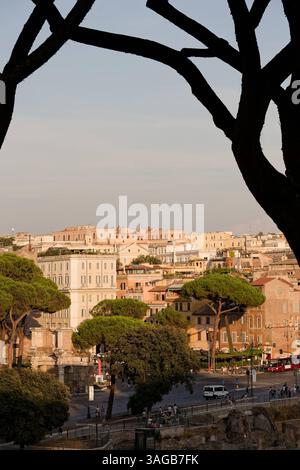 Rom, Latium, Italien, ITA - Stadtansicht im Abendlicht. 13.09.2021, Rom, Latium, Italien, ITA - Stadtansicht im Abendlicht. Rom Latium Italien *** Rom, Latium, Italien, ITA Stadtblick im Abendlicht 13 09 2021, Rom, Latium, Italien, ITA Stadtblick im Abendlicht Rom Latium Italien Stockfoto