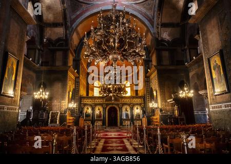 Im Inneren der Kirche Hagia Sophia, exquisite byzantinische Architektur in Thessaloniki, Griechenland, eines der Denkmäler, die zum UNESCO-Weltkulturerbe gehören Stockfoto