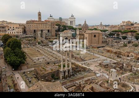 Rom, Latium, Italien, ITA - Forum Romanum 15.09.2021, Rom, Latium, Italien, ITA - Forum Romanum. Das Forum Romanum war das politische, soziale und religioese Zentrum des antiken ROMs. Rom Latium Italien *** Rom, Latium, Italien, ITA Forum Romanum 15 09 2021, Rom, Latium, Italien, ITA Forum Romanum das Forum Romanum war das politische, soziale und religiöse Zentrum des antiken Rom Latium Italien Stockfoto
