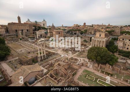 Rom, Latium, Italien, ITA - Forum Romanum 15.09.2021, Rom, Latium, Italien, ITA - Forum Romanum. Das Forum Romanum war das politische, soziale und religioese Zentrum des antiken ROMs. Rom Latium Italien *** Rom, Latium, Italien, ITA Forum Romanum 15 09 2021, Rom, Latium, Italien, ITA Forum Romanum das Forum Romanum war das politische, soziale und religiöse Zentrum des antiken Rom Latium Italien Stockfoto