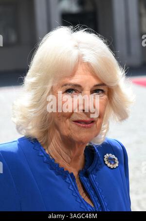 Rom, Italien. April 2025. Königin Camilla von England kommt am zweiten Tag des Staatsbesuchs der Royals of England in Italien am 8. April 2025 im Quirinale Palace an. Foto: Eric Vandeville/ABACAPRESS. COM Credit: Abaca Press/Alamy Live News Stockfoto