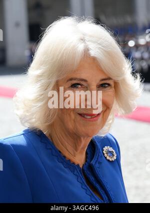 Rom, Italien. April 2025. Königin Camilla von England kommt am zweiten Tag des Staatsbesuchs der Royals of England in Italien am 8. April 2025 im Quirinale Palace an. Foto: Eric Vandeville/ABACAPRESS. COM Credit: Abaca Press/Alamy Live News Stockfoto