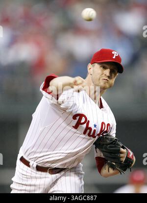 21. Mai 2012 - Philadelphia, PA, USA - Philadelphia Phillies Pitcher Kyle Kendrick wirft am Montag, den 21. Mai 2012, in Philadelphia, Pennsylvania einen dritten Inning-Pitch gegen die Washington Nationals. (Kreditbild: © Yong Kim/Philadelphia Daily News/MCT/ZUMAPRESS.com) Stockfoto