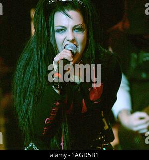 Mai 2003; Mansfield, MA, USA; die Sängerin AMY LEE von Evanescence tritt live im WBCN River Rave 2003 in Mansfield auf. (Bild: Steven Tackeff/ZUMAPRESS.com) Stockfoto