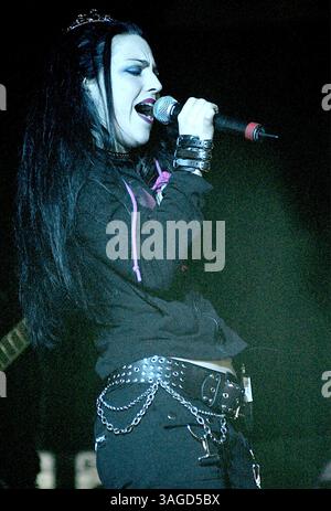 Mai 2003; Mansfield, MA, USA; die Sängerin AMY LEE von Evanescence tritt live im WBCN River Rave 2003 in Mansfield auf. (Bild: Steven Tackeff/ZUMAPRESS.com) Stockfoto