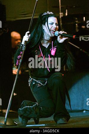 Mai 2003; Mansfield, MA, USA; die Sängerin AMY LEE von Evanescence tritt live im WBCN River Rave 2003 in Mansfield auf. (Bild: Steven Tackeff/ZUMAPRESS.com) Stockfoto