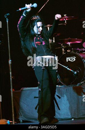 Mai 2003; Mansfield, MA, USA; die Sängerin AMY LEE von Evanescence tritt live im WBCN River Rave 2003 in Mansfield auf. (Bild: Steven Tackeff/ZUMAPRESS.com) Stockfoto