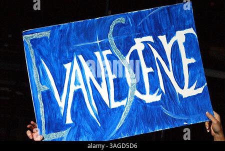 Mai 2003; Mansfield, MA, USA; Evanescence tritt live im WBCN River Rave 2003 in Mansfield auf. (Bild: Steven Tackeff/ZUMAPRESS.com) Stockfoto