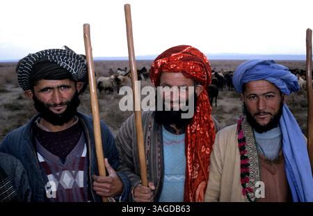 Juni 2005 - jalalabad, Uruzgan, Afghanistan - Afghanistan offiziell die Islamische Republik Afghanistan ist ein Binnenland, das sich etwa im Zentrum Asiens befindet. Die Politik in Afghanistan bestand historisch aus Machtkämpfen, blutigen Putschen und instabilen Machtübertragungen. Mit Ausnahme einer Militärjunta wurde das Land im letzten Jahrhundert von fast jedem Regierungssystem regiert, einschließlich einer Monarchie, republik, Theokratie und kommunistischem Staat. IM BILD: Fotos in und um Afghanistan (Bild: Ton Koene/ZUMAPRESS.com) Stockfoto