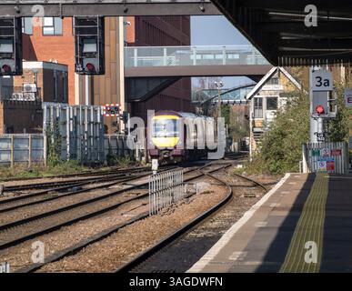 East Midlands Railway, die von Lincoln Station verlässt Stockfoto