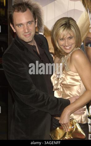 Oktober 2004; Hollywood, CA, USA; „South Park“-Schöpfer TREY PARKER & KRISTEN MILLER bei der Premiere von Team America: World Police“. (Bild: Vaughn Youtz/ZUMAPRESS.com) Stockfoto
