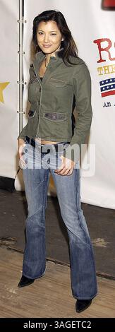 April 2005; Camp Pendleton, CA, USA; Schauspielerin KELLY HU beim „Rockin“ The Corps“, einem amerikanischen Dankeskonzert für die U.S. Marines. (Bild: Vaughn Youtz/ZUMAPRESS.com) Stockfoto