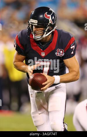 11. August 2012; Houston Texans Quarterback Case Keenum (7) im Bank of America Stadium in Charlotte, NC. Houston gewinnt 26-13 gegen die Panthers. (Bild: © Jim Dedmon/Cal Sport Media/ZUMAPRESS.com) Stockfoto