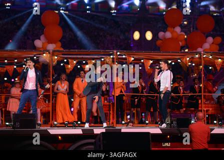 13. August 2012 - London, GBR - One Direction tritt im Olympiastadion in London, England auf, während der Abschlusszeremonie der Olympischen Sommerspiele 2012 in London, Sonntag, 12. August 2012. (Kreditbild: © Chuck Myers/MCT/MCT/ZUMAPRESS.com) Stockfoto