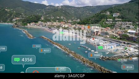 Bild von Social-Media-Ikonen und Zahlen auf Bannern über Meer und Stadt Stockfoto