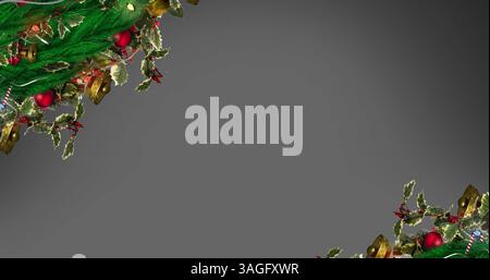 Bild von Tannenzweigen und Dekorationen auf grauem Hintergrund Stockfoto