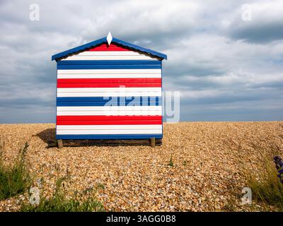 Red, White und Blue Beach Hut, Greatstone-on-Sea New Romney, Kent, England Stockfoto