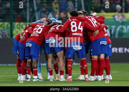 Spieler von Rakow Tschenstochau wurden während des Polnischen Liga PKO BP Ekstraklasa 2024/2025 zwischen Puszcza Niepolomice und Rakow Tschenstochau im Municpal Stadion gesehen. Puszcza Niepolomice 1 : 1 Rakow Czestochowa. Stockfoto