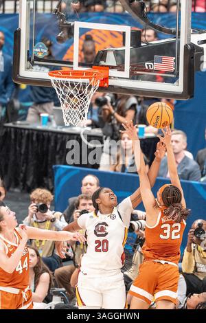 South Carolina Gamecocks Stürmer Sania Feagin (20) Blöcke Texas Longhorns Guard Ndjakalenga Mwenentanda (32) Schuss während der letzten vier Runde der W Stockfoto