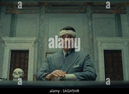 ERSCHEINUNGSDATUM: 6. Juni 2025. TITEL: Das phönizische Schema. STUDIO: Paramount Pictures. DIREKTOR: Wes Anderson. HANDLUNG: Die Geschichte einer Familie und eines Familienunternehmens. DIE HAUPTROLLE: BENICIO DEL TORO als Zsa-Zsa Korda. (Credit Image: © Focus Features/Entertainment Pictures/ZUMAPRESS.com) NUR REDAKTIONELLE VERWENDUNG! Nicht für kommerzielle ZWECKE! Stockfoto