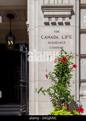 Toronto, Kanada - 19. Juni 2018: Zeichen des Lebens in Kanada auf dem Hauptquartier in der Innenstadt von Toronto Stockfoto