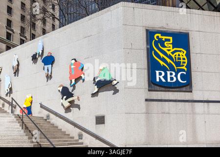 Toronto, ON, Kanada – 5. Mai 2018: Die RBC (Royal Bank of Canada) beschriftet das Gebäude des Hauptsitzes im Finanzviertel von Toronto. Stockfoto