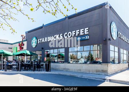 Toronto, Ontario, Kanada - 7. Mai 2018: Starbucks Coffee Shop in Toronto. Stockfoto