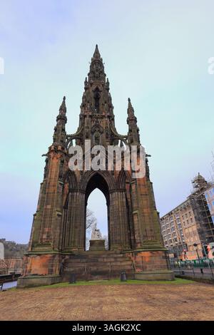 Scott Monument, ein spiralförmiges viktorianisches Denkmal zu Ehren des Schriftstellers Sir Walter Scott in Edinburgh, Schottland, Großbritannien Stockfoto