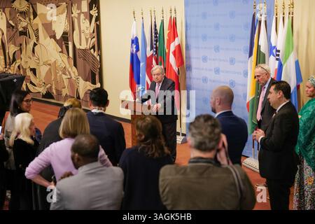 New York, USA, 8. April 2025. Der Generalsekretär der Vereinten Nationen Antonio Guterres gibt während einer Pressekonferenz am 8. April 2025 im Hauptquartier der Vereinten Nationen in New York eine Erklärung über die jüngste Situation in Gaza ab. Quelle: Wang Fan/China News Service/Alamy Live News Stockfoto