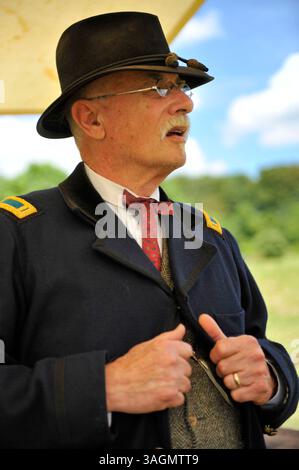 21. Juli 2012 - Old Bethpage, New York, USA - GUY SMITH aus Huntington, New York, zeigt Regimentsadjutant im Hauptquartier bei der Wiedererrichtung von Camp Scott, einem Trainingslager der Union Army, in Old Bethpage Village Restoration zum Gedenken an den 150. Jahrestag des Amerikanischen Bürgerkriegs. (Bild: © Ann E Parry/ZUMAPRESS.com) Stockfoto