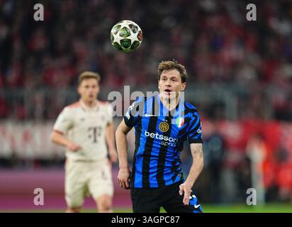 Allianz Areana, München, Deutschland. April 2025. NicolÃ² Barella von Inter Mailand kontrolliert den Ball im Champions-League-Viertelfinale, beim FC Bayern München gegen Inter Mailand, bei Allianz Areana, München. Ulrik Pedersen/CSM (Bild: © Ulrik Pedersen/Cal Sport Media). Quelle: csm/Alamy Live News Stockfoto