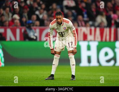 Allianz Areana, München, Deutschland. April 2025. Michael Olise vom FC Bayern München trifft beim Finale des Champions League-Viertels gegen Inter Mailand bei der Allianz Areana in München. Ulrik Pedersen/CSM (Bild: © Ulrik Pedersen/Cal Sport Media). Quelle: csm/Alamy Live News Stockfoto