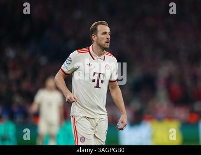 Allianz Areana, München, Deutschland. April 2025. Harry Kane von Bayern München sieht beim Champions-League-Viertelfinale gegen den FC Bayern München gegen Inter Mailand bei der Allianz Areana in München an. Ulrik Pedersen/CSM (Bild: © Ulrik Pedersen/Cal Sport Media). Quelle: csm/Alamy Live News Stockfoto