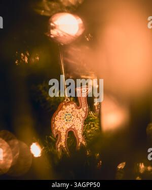 Östliche Weihnachtsschmuck - Kamel auf einem Weihnachtsbaum Stockfoto
