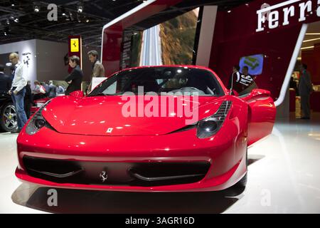 28. September 2012 – Paris, Frankreich – 2012 FERRARI 458 ITALIA wird auf der PARISER Autosalon 2012 ausgestellt (Bild: © Pierre Stevenin/ZUMAPRESS.com) Stockfoto