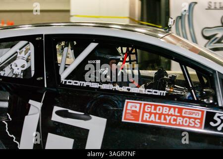 29. September 2012 – Las Vegas, Nevada, USA – 29. September 2012 – Las Vegas, Nevada, USA – Toomas Heikkinen, Fahrer des #57 Bluebeam / OMSE 2012 Ford Fiesta, kommt nach seinem Rennen der Sylvania SilverStar zXe Global Rallycross Championship auf dem Las Vegas Motor Speedway in Las Vegas, NV in die Boxengasse. (Kreditbild: © Matt Gdowski/ZUMAPRESS.com) Stockfoto