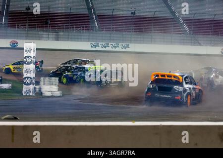 29. September 2012 - Las Vegas, Nevada, USA - 29. September 2012 - Las Vegas, Nevada, USA - alle versuchen, während der aufregenden Rennaktion der Sylvania SilverStar zXe Global Rallycross Championship auf dem Las Vegas Motor Speedway in Las Vegas, NV, unversehrt durch Runde 1 zu kommen. (Kreditbild: © Matt Gdowski/ZUMAPRESS.com) Stockfoto