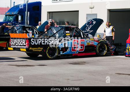 29. September 2012 - Las Vegas, Nevada, USA - 29. September 2012 - Las Vegas, Nevada, USA - die #65 Superseal Construction Products Chevrolet Silverado, gefahren von Chris Lafferty, im Garagenbereich der NASCAR Camping World Truck Series Smith's 350 auf dem Las Vegas Motor Speedway in Las Vegas, NV. (Kreditbild: © Matt Gdowski/ZUMAPRESS.com) Stockfoto