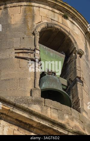 Antike Glocke in einem Kirchturm Stockfoto