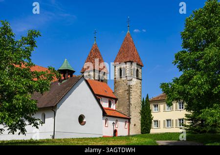 Sankt Peter und Paul, Insel Reichenau, Baden-Württemberg, Deutschland Kirche Sankt Peter und Paul, ein romanischer Sakralbau in Niederzell auf der Insel Reichenau, Bodensee, Baden-Württemberg, Deutschland, seit 2000 Weltkulturerbe der UNESCO. Stockfoto