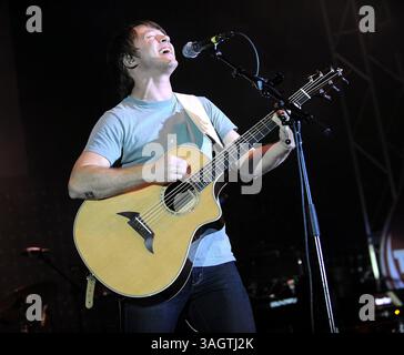 23. Oktober 2009: Raleigh, North Carolina; USA: Der Musiker MIKE DONEHEY von der Band Tenth Avenue North aka 10th Ave North tritt live auf, während seine Tour 2009 einen Halt in der Dorton Arena im Rahmen der North Carolina State Fair in Raleigh macht. Copyright 2009 Jason Moore. (Bild: © Jason Moore/ZUMA Press) Stockfoto