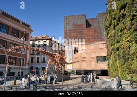 CaixaForum, Dinosaurier Skelett, Patagotitan Mayorum, Paseo del Prado, Madrid, Spanien *** CaixaForum, Dinosaurierskelett, Patagotitan Mayorum, Paseo del Prado, Madrid, Spanien Stockfoto