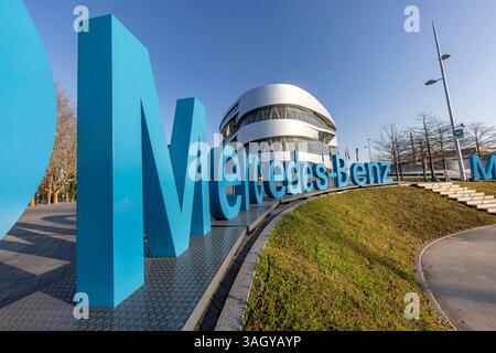 Mercedes-Museum Stuttgart. // 04.04.2025: Stuttgart, Baden-Württemberg, Deutschland, Europa *** Mercedes Museum Stuttgart 04 04 2025 Stuttgart, Baden Württemberg, Deutschland, Europa Stockfoto