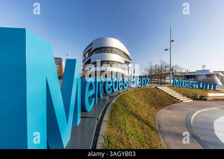 Mercedes-Museum Stuttgart. // 04.04.2025: Stuttgart, Baden-Württemberg, Deutschland, Europa *** Mercedes Museum Stuttgart 04 04 2025 Stuttgart, Baden Württemberg, Deutschland, Europa Stockfoto