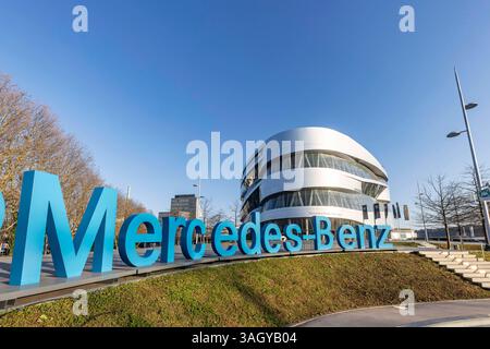 Mercedes-Museum Stuttgart. // 04.04.2025: Stuttgart, Baden-Württemberg, Deutschland, Europa *** Mercedes Museum Stuttgart 04 04 2025 Stuttgart, Baden Württemberg, Deutschland, Europa Stockfoto