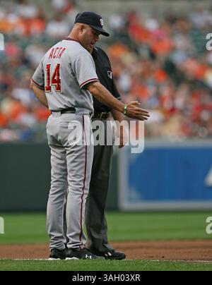 26. Juni 2009: Manny Acta #14, Manager der Washington Nationals in Aktion beim Baltimore Orioles 11-1 Sieg gegen den Rivalen Washington Nationals im Interleague-Spiel im Oriole Park in Camden Yards in Baltimore, Maryland. (Bild: © Mitch Stringer/Cal Sport Media/ZUMA Press) Stockfoto